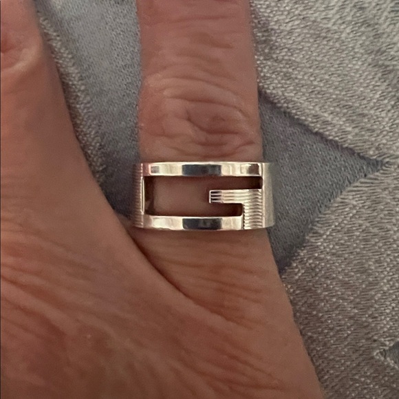 Gucci Silver Women's Modern Ring EUC, European size 10 US 5 - Picture 2 of 11